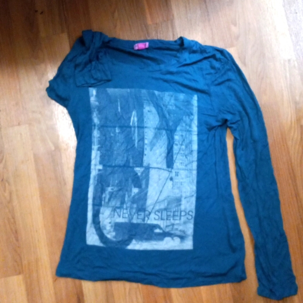 Love Peace Hope M/L NYC "Never Sleeps" Top